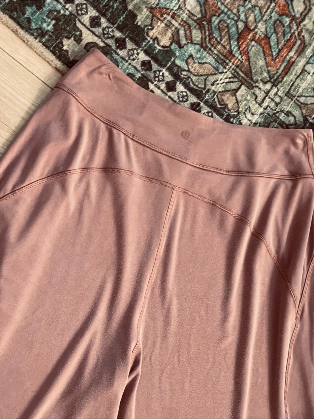 Lululemon size 8 white womans cropped trousers pants